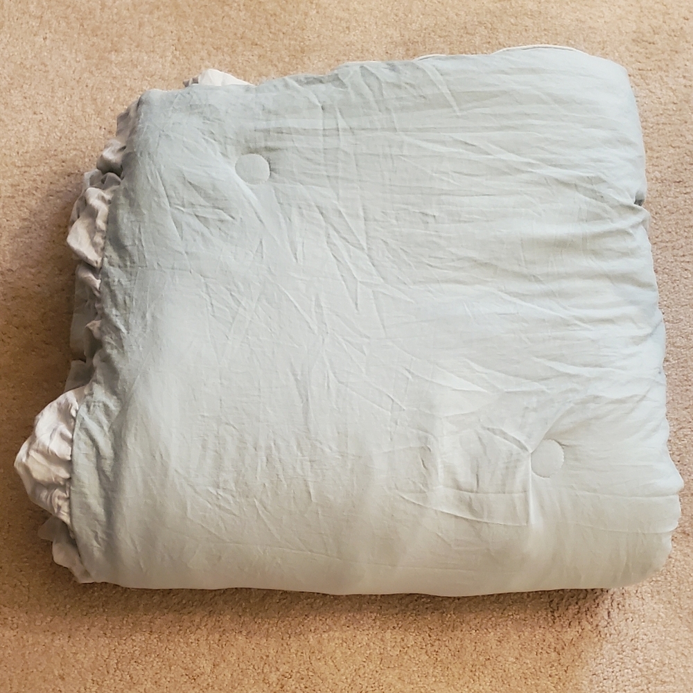 Quilted Comforter Set - Ruffled trim